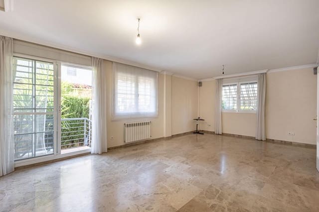 Casa de 6 habitaciones en Armilla en venta con garaje - 429.000 € (Ref: 9516081)