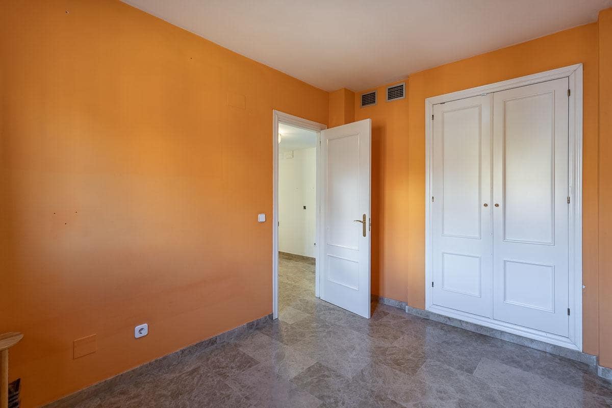 Casa de 6 habitaciones en Armilla en venta con garaje - 429.000 € (Ref: 9516081)