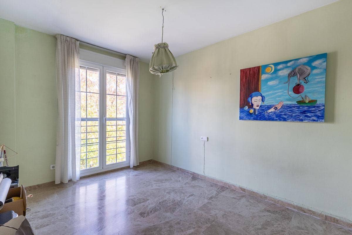 Casa de 6 habitaciones en Armilla en venta con garaje - 429.000 € (Ref: 9516081)