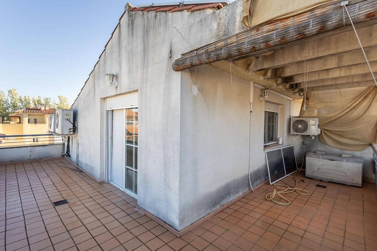 Casa de 6 habitaciones en Armilla en venta con garaje - 429.000 € (Ref: 9516081)