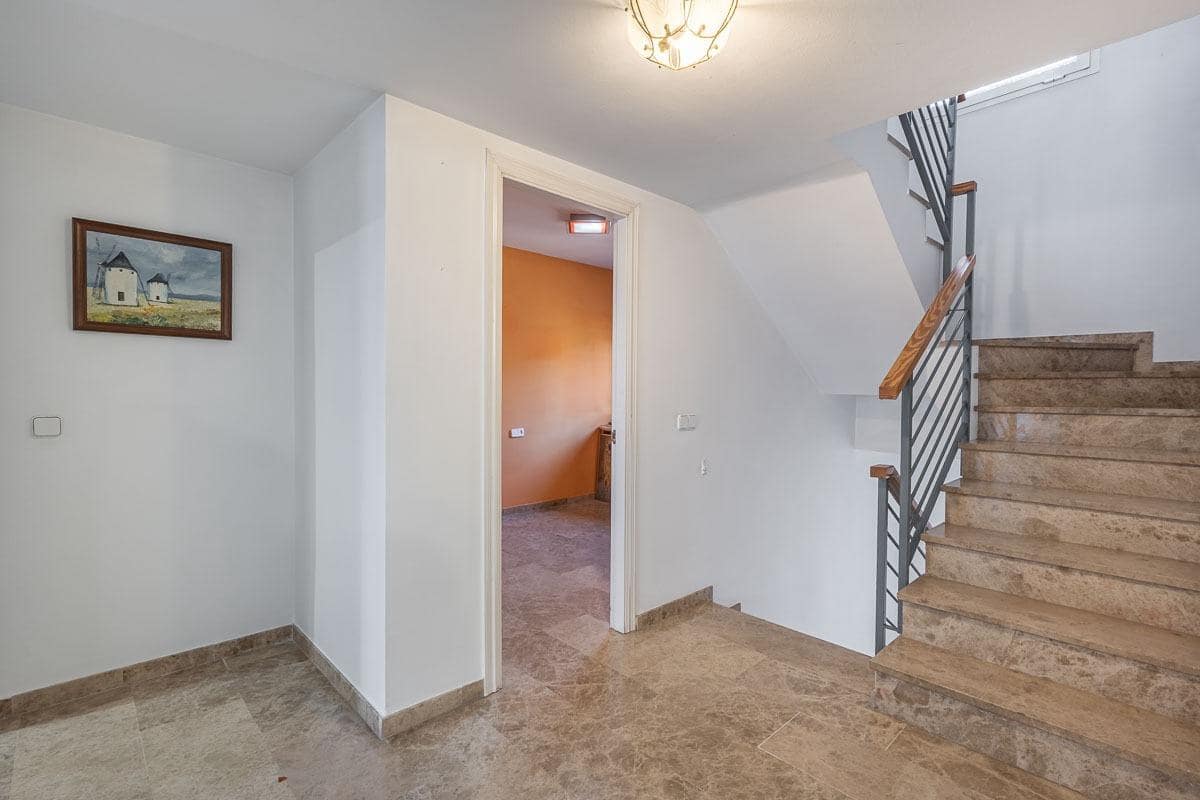 Casa de 6 habitaciones en Armilla en venta con garaje - 429.000 € (Ref: 9516081)