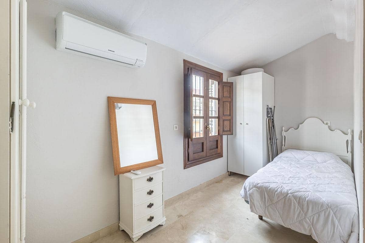 3 bedroom Flat for rent in Granada city - € 1,500 (Ref: 9543557)