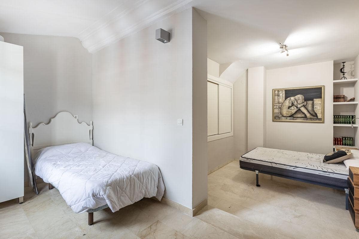 3 bedroom Flat for rent in Granada city - € 1,500 (Ref: 9543557)