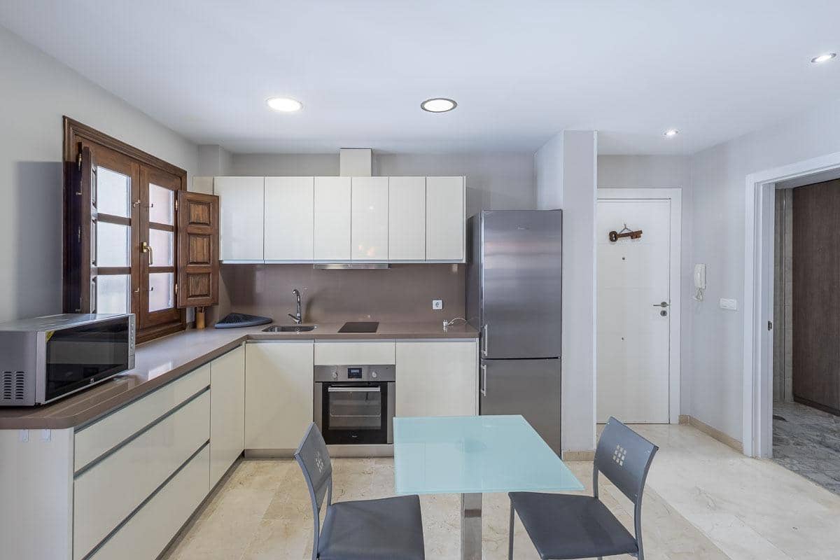 3 bedroom Flat for rent in Granada city - € 1,500 (Ref: 9543557)