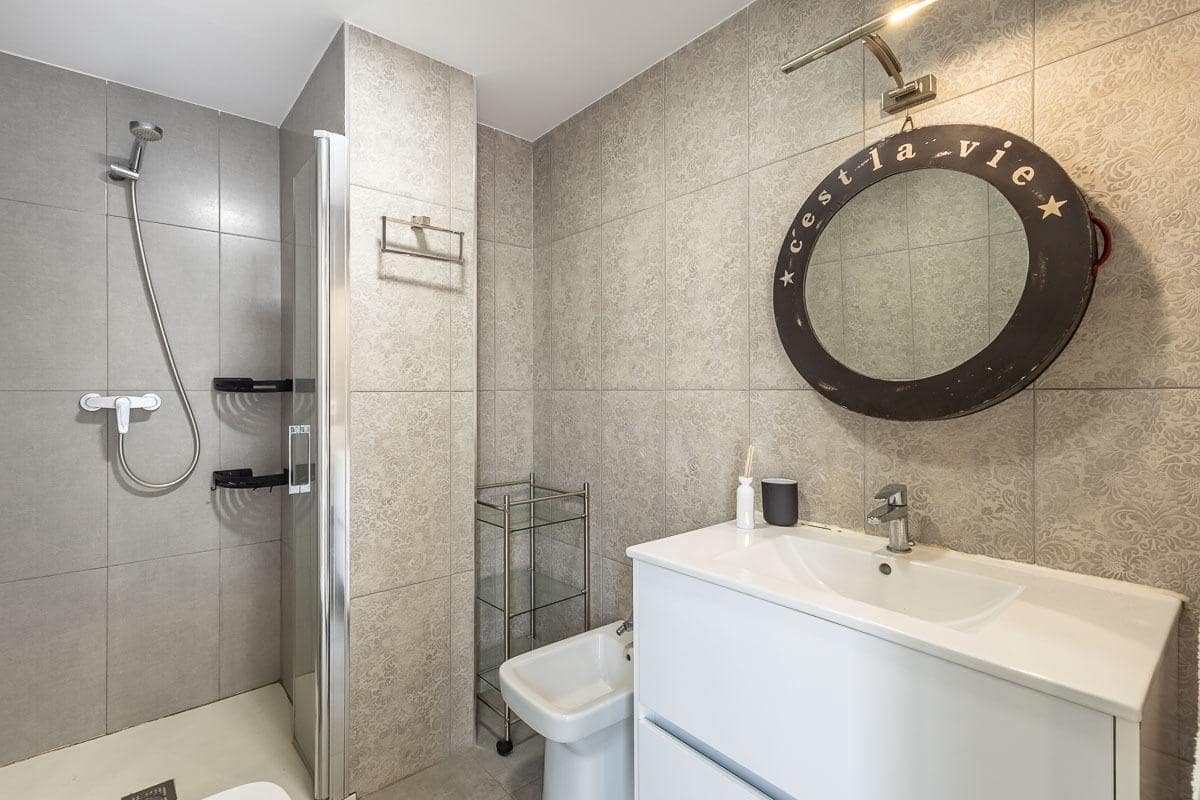 3 bedroom Flat for rent in Granada city - € 1,500 (Ref: 9543557)