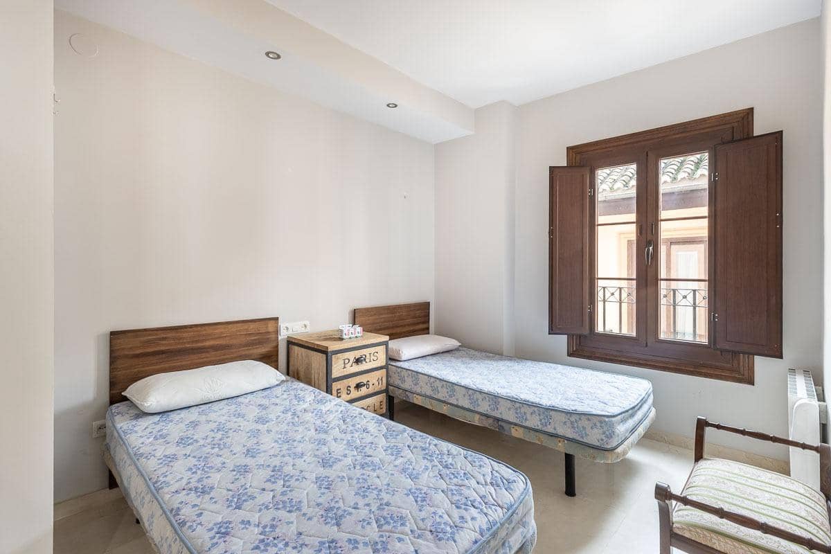 3 bedroom Flat for rent in Granada city - € 1,500 (Ref: 9543557)