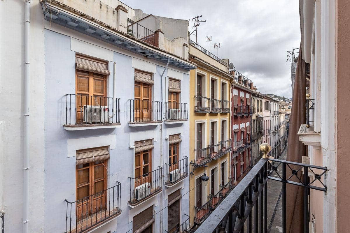 3 bedroom Flat for rent in Granada city - € 1,500 (Ref: 9543557)