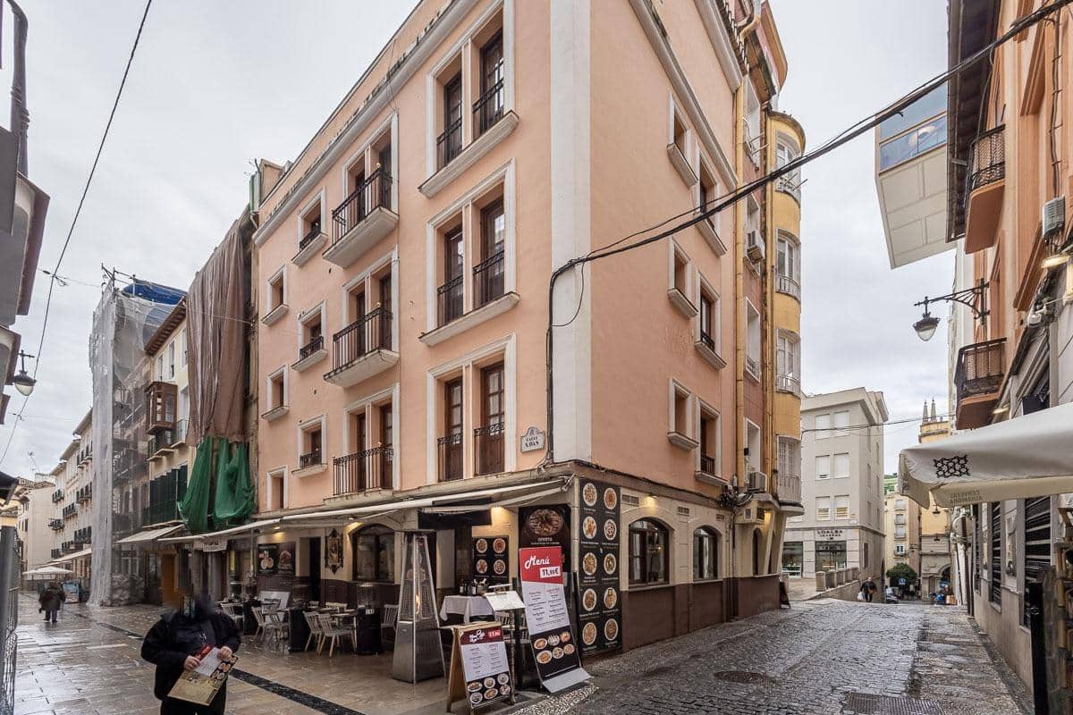 3 bedroom Flat for rent in Granada city - € 1,500 (Ref: 9543557)