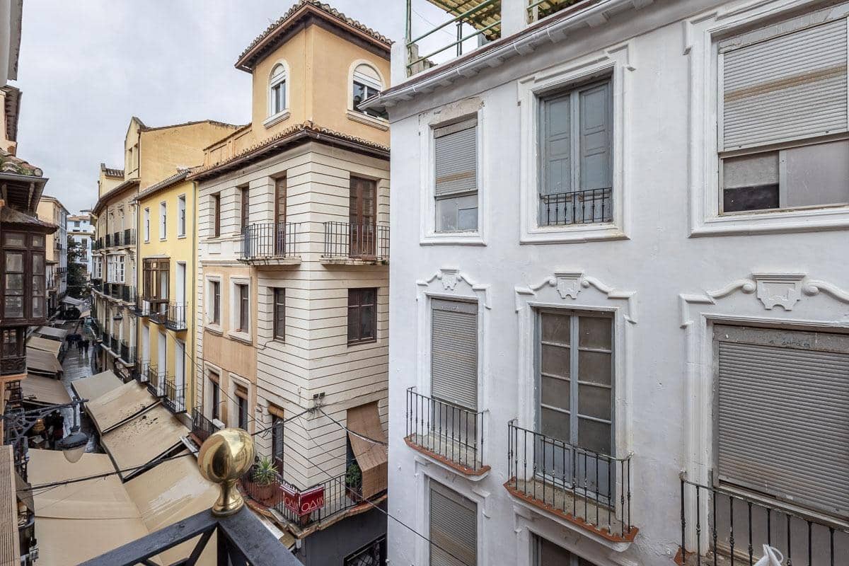 3 bedroom Flat for rent in Granada city - € 1,500 (Ref: 9543557)