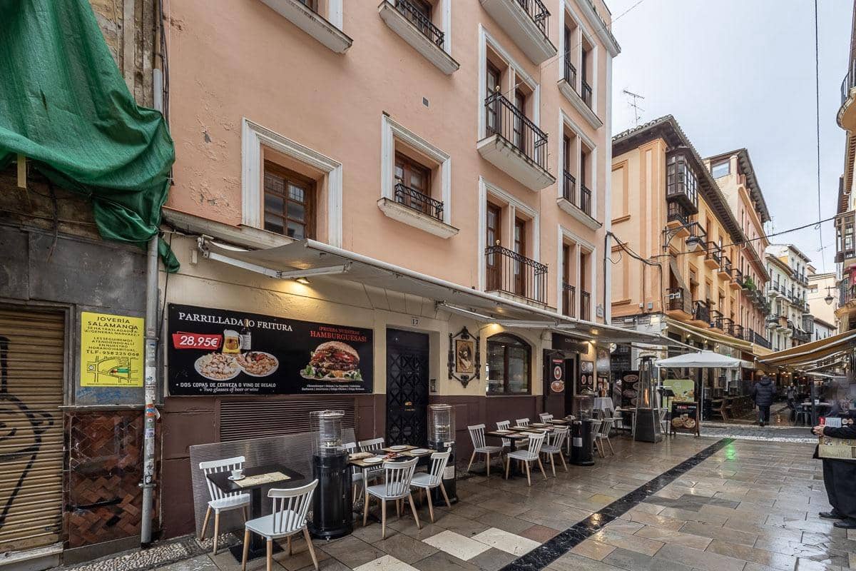 3 bedroom Flat for rent in Granada city - € 1,500 (Ref: 9543557)