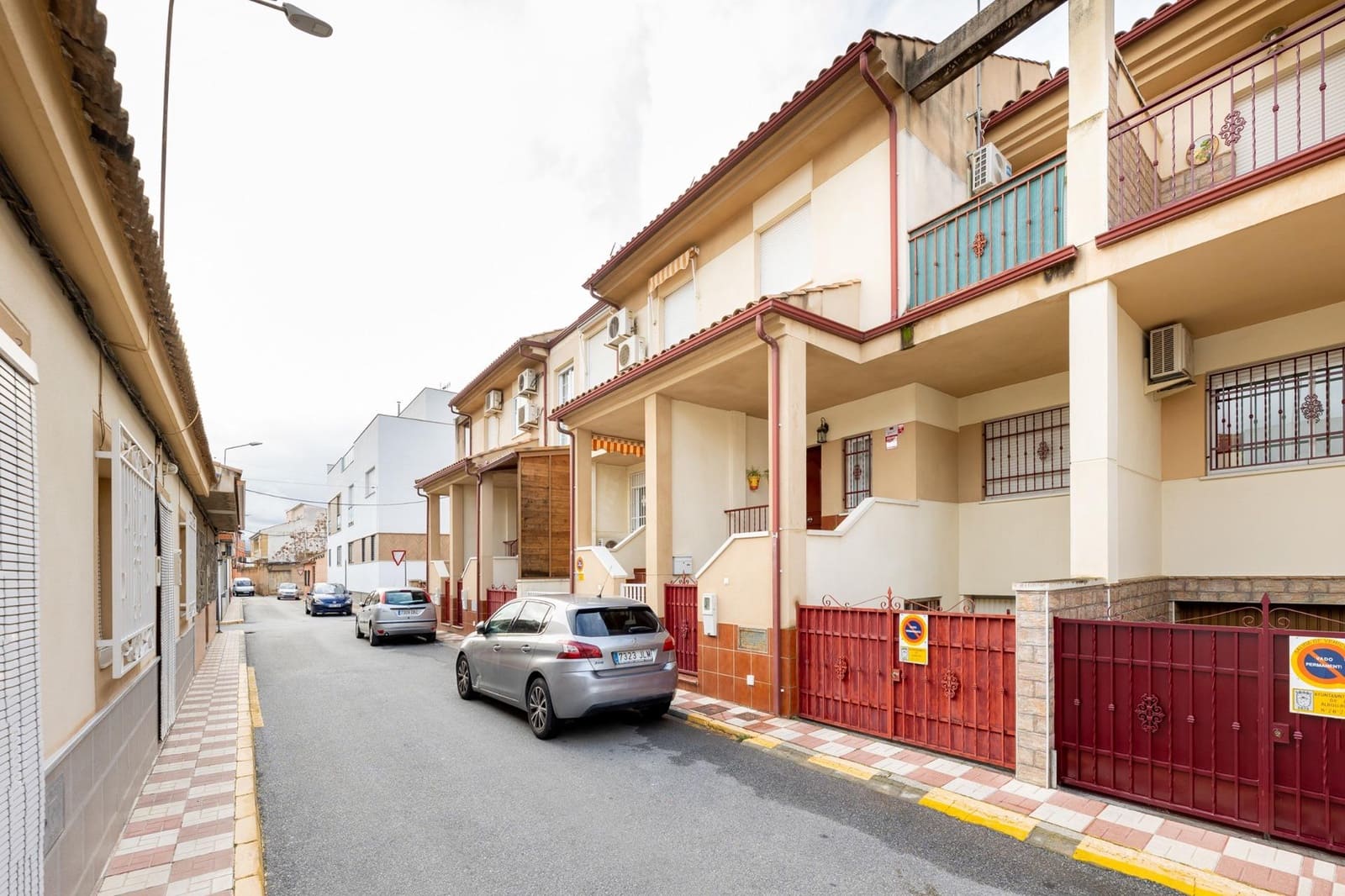 4 Zimmer Reihenhaus zu verkaufen in Albolote mit Garage - 235.000 € (Ref: 9543559)