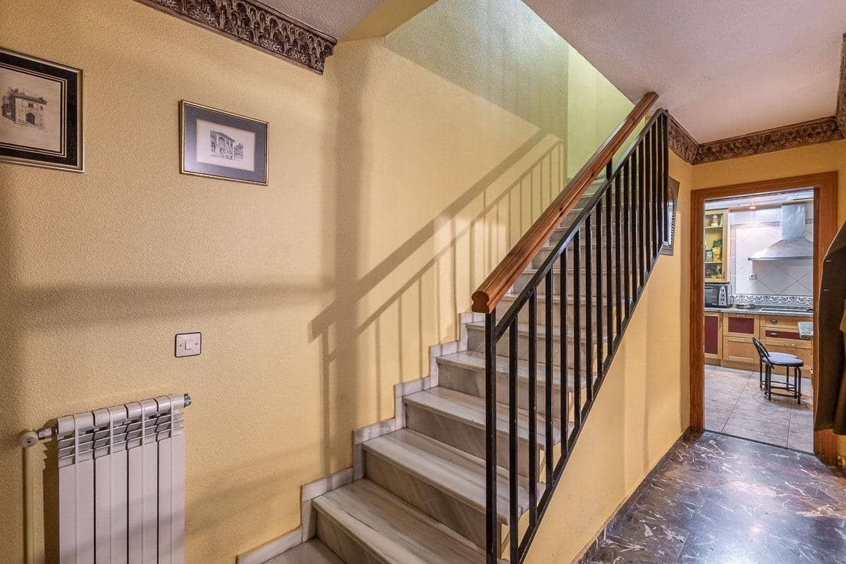 4 quarto Casa em Banda para venda em Granada cidade - 329 000 € (Ref: 9551443)