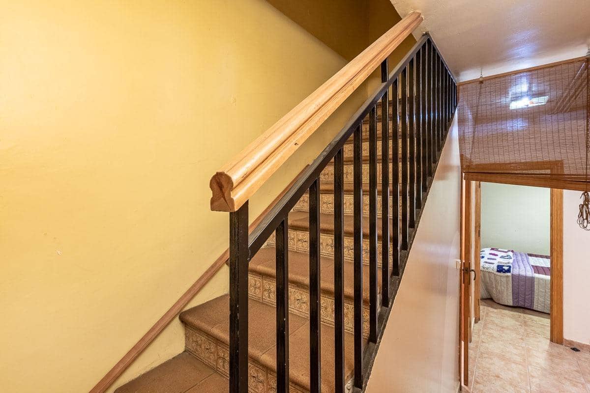 4 quarto Casa em Banda para venda em Granada cidade - 329 000 € (Ref: 9551443)