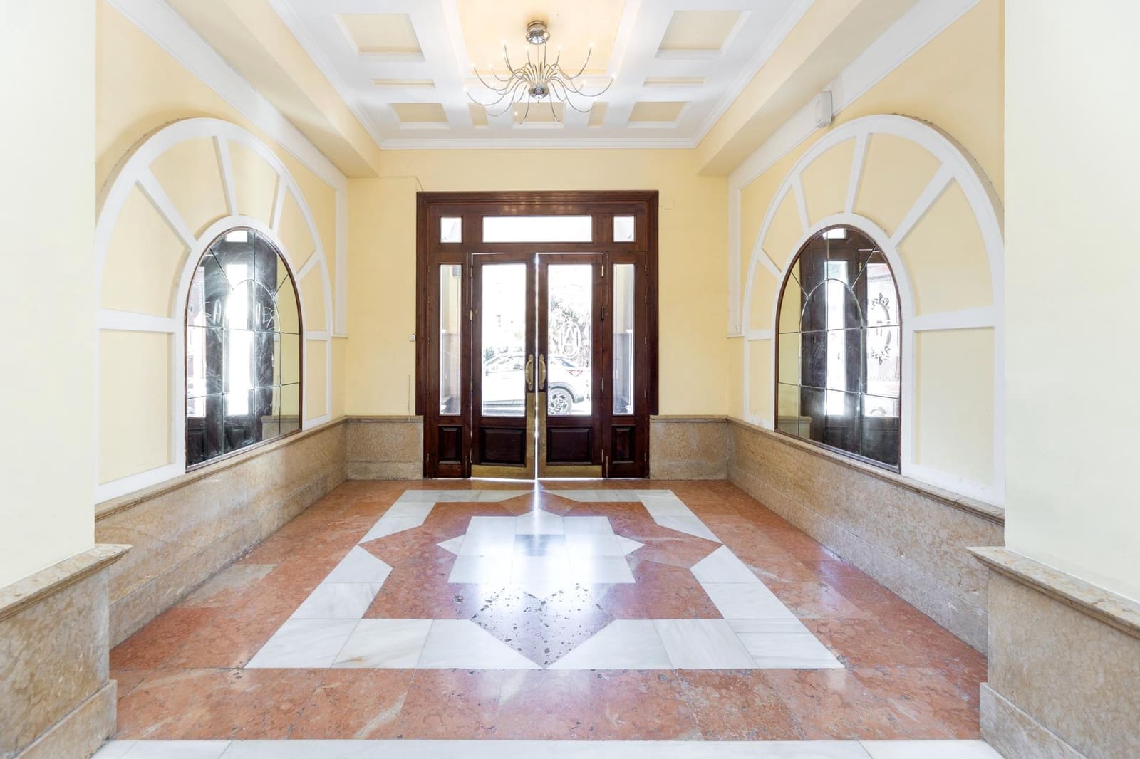 Piso de 7 habitaciones en Granada ciudad en venta - 520.000 € (Ref: 9555798)