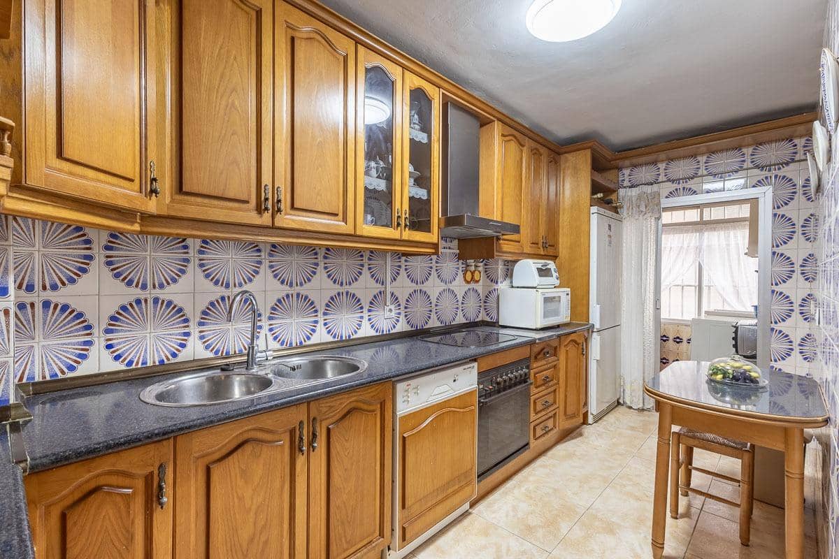 3 soveværelse Lejlighed til salg i Granada by med garage - € 278.000 (Ref: 9555799)