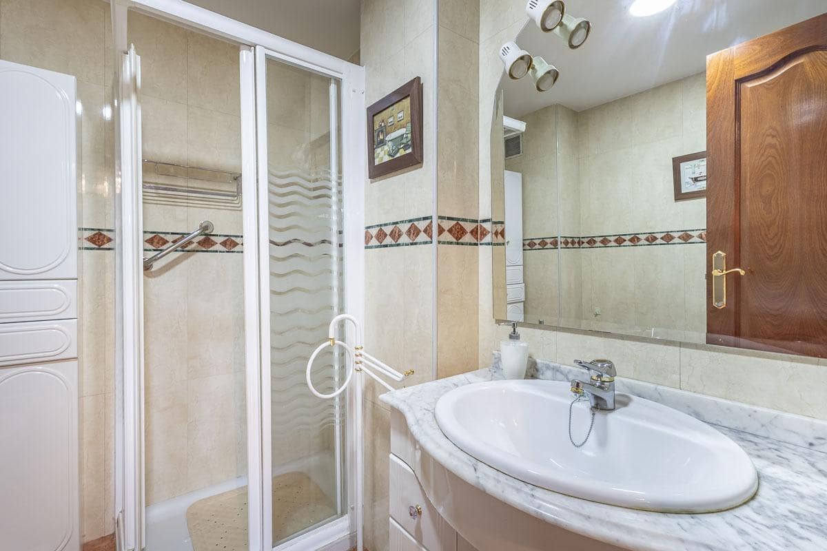 3 soveværelse Lejlighed til salg i Granada by med garage - € 278.000 (Ref: 9555799)