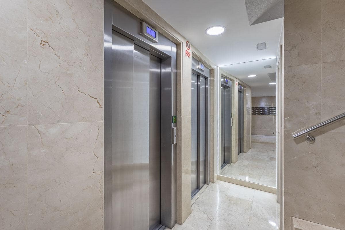 3 soveværelse Lejlighed til salg i Granada by med garage - € 278.000 (Ref: 9555799)