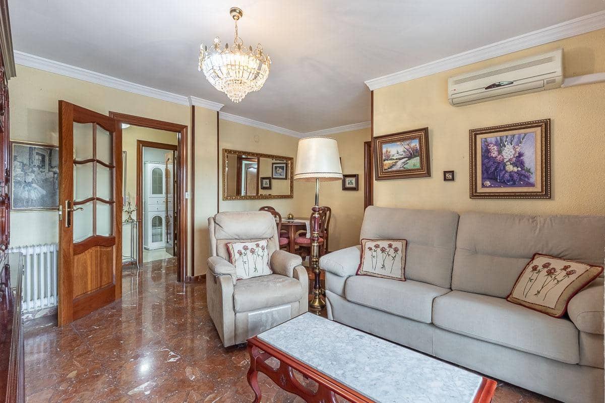 3 bedroom Flat for sale in Granada city with garage - € 278,000 (Ref: 9555799)