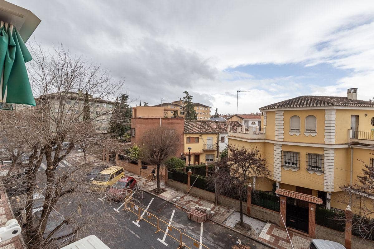 3 bedroom Flat for sale in Granada city with garage - € 278,000 (Ref: 9555799)