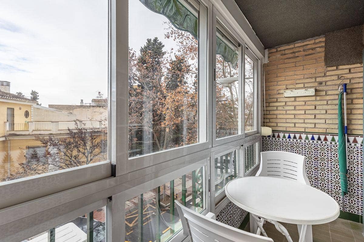 3 bedroom Flat for sale in Granada city with garage - € 278,000 (Ref: 9555799)