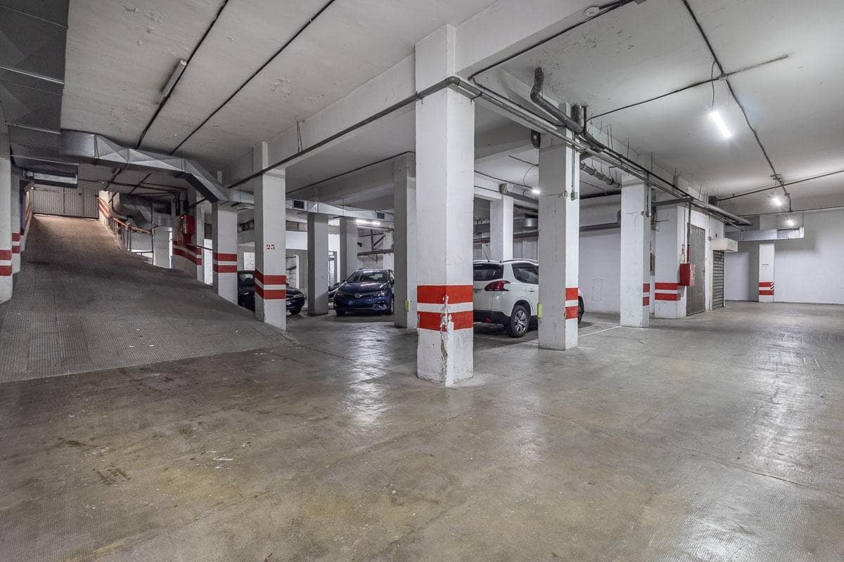 3 bedroom Flat for sale in Granada city with garage - € 278,000 (Ref: 9555799)