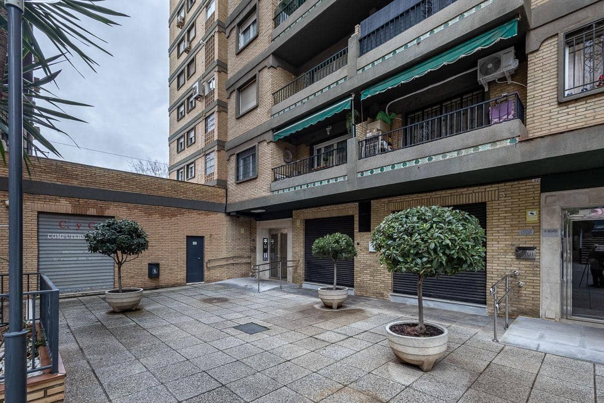 3 bedroom Flat for sale in Granada city with garage - € 278,000 (Ref: 9555799)