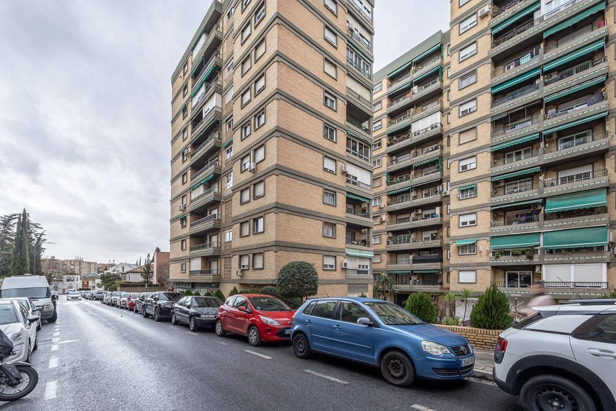 3 bedroom Flat for sale in Granada city with garage - € 278,000 (Ref: 9555799)