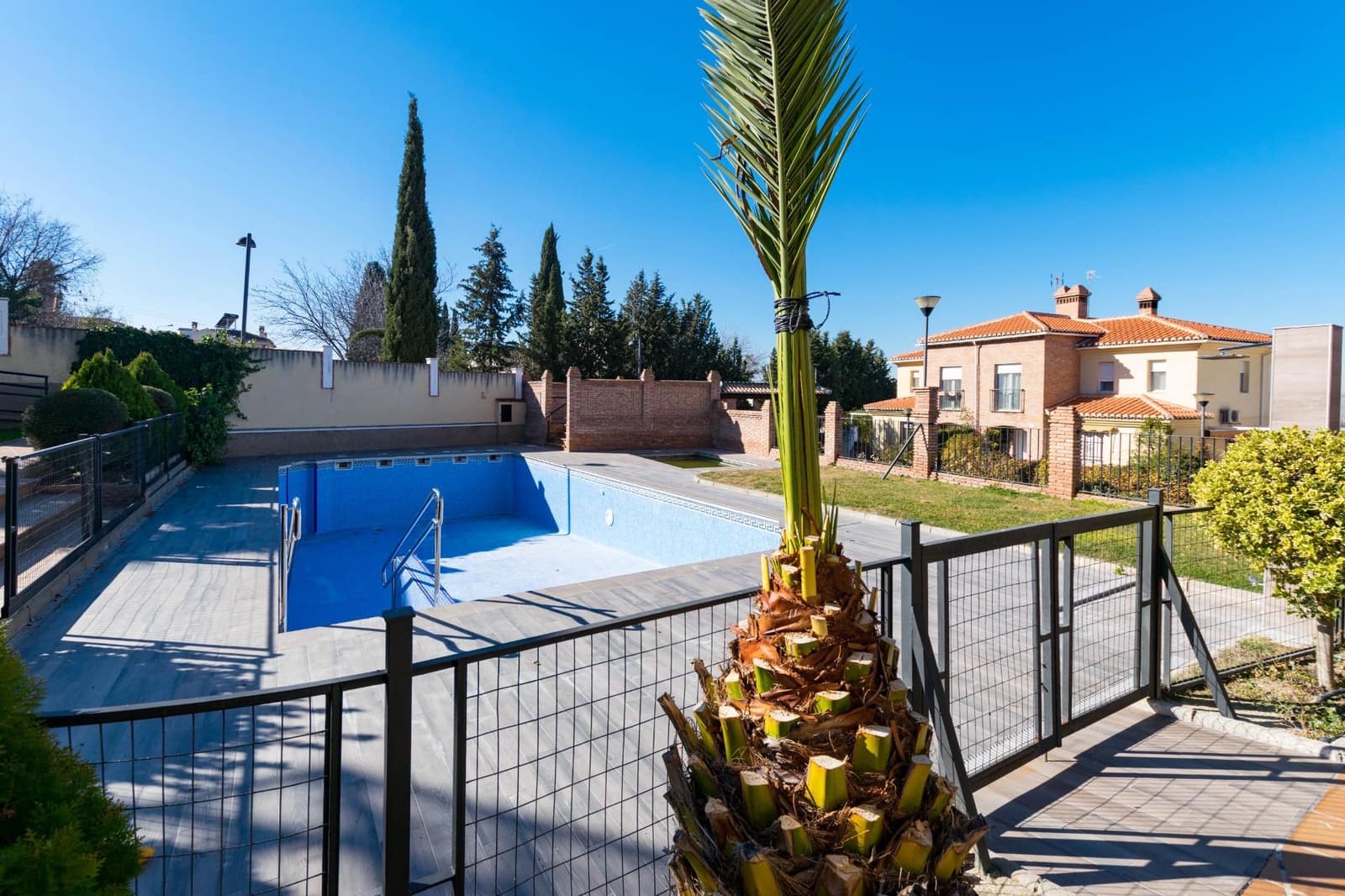 3 Zimmer Villa zu verkaufen in La Zubia mit Garage - 299.000 € (Ref: 9576685)
