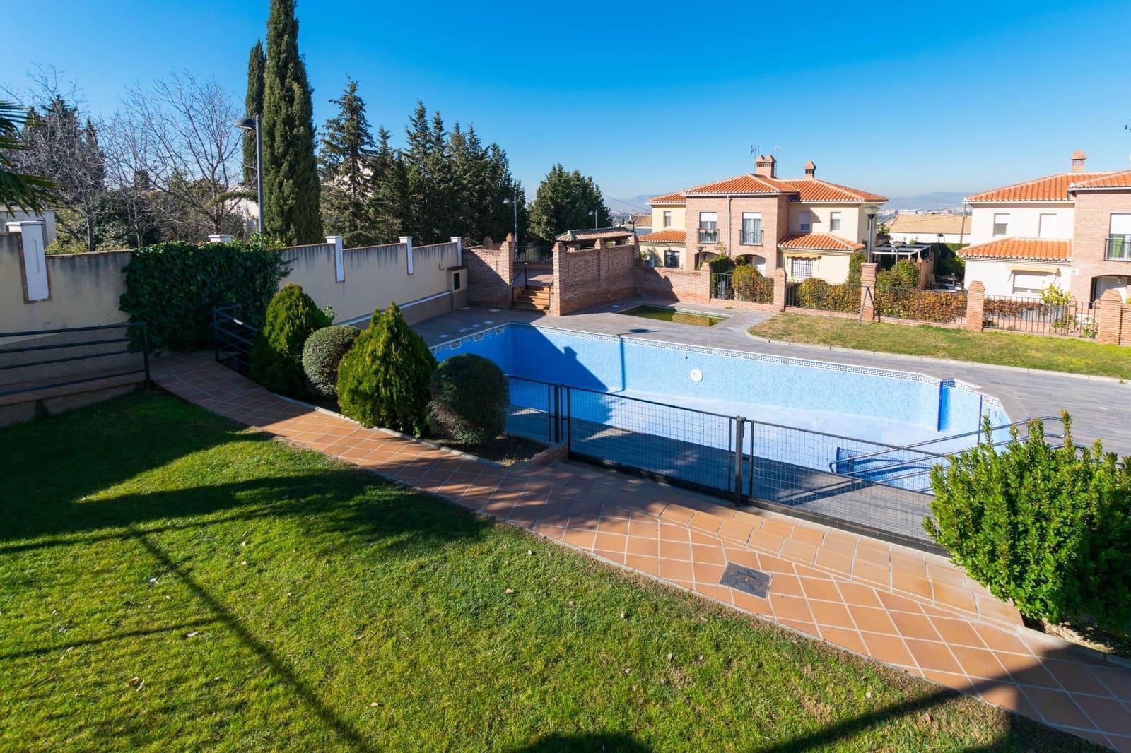 3 Zimmer Villa zu verkaufen in La Zubia mit Garage - 299.000 € (Ref: 9576685)