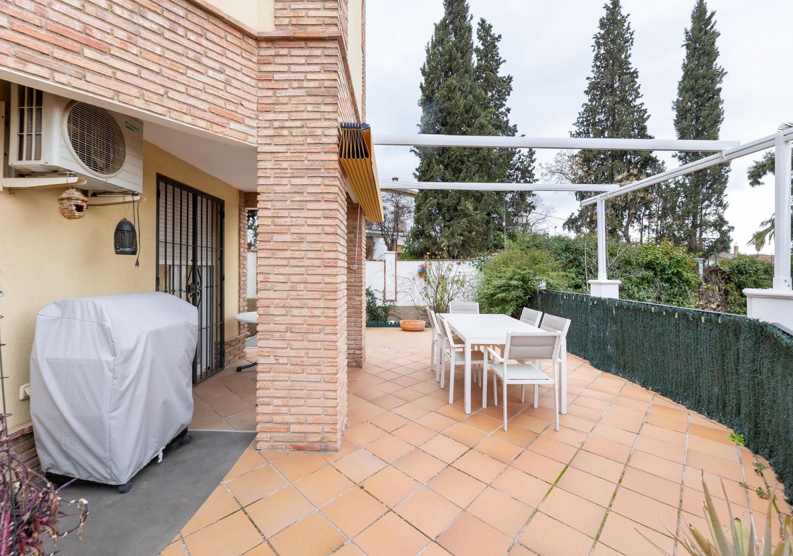 3 Zimmer Villa zu verkaufen in La Zubia mit Garage - 299.000 € (Ref: 9576685)