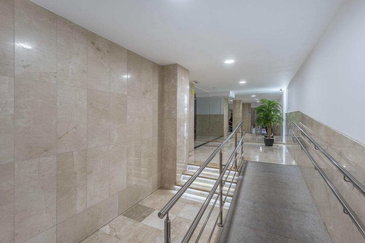 3 sovrum Lägenhet till salu i Granada stad med garage - 278 000 € (Ref: 9582906)