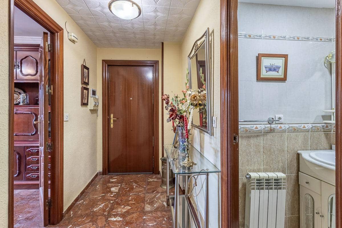 3 sovrum Lägenhet till salu i Granada stad med garage - 278 000 € (Ref: 9582906)