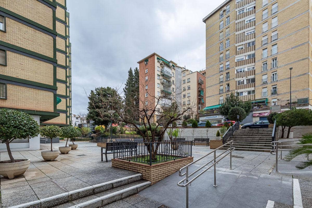 3 sovrum Lägenhet till salu i Granada stad med garage - 278 000 € (Ref: 9582906)