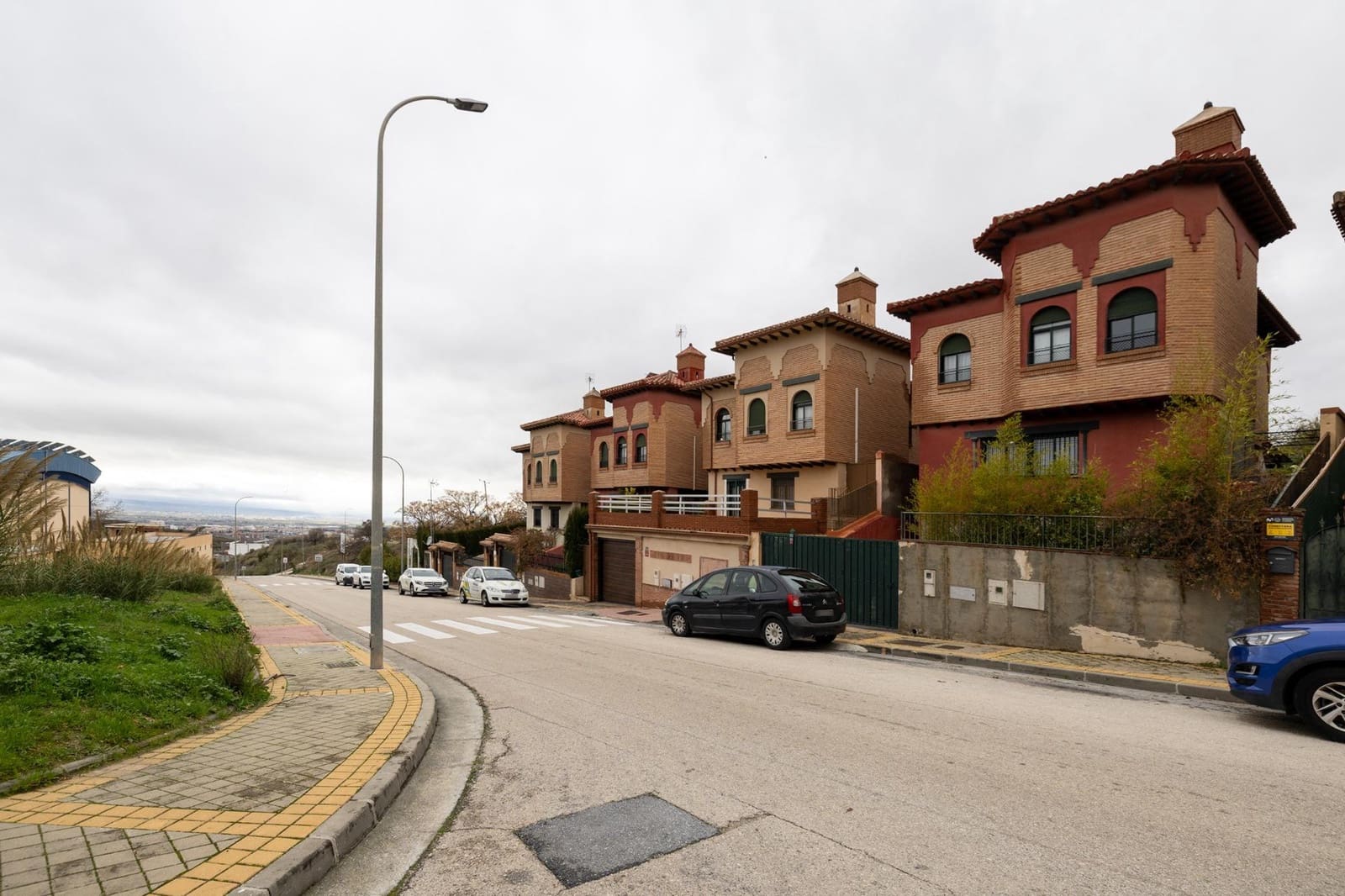 5 makuuhuone Huvila myytävänä paikassa Jun mukana 
autotalli - 267 000 € (Ref: 9596087)