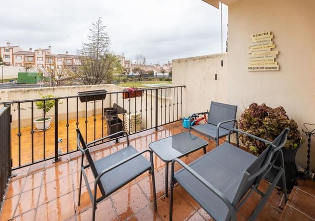 3 slaapkamer Rijtjeshuis te koop in Atarfe met zwembad - € 240.000 (Ref: 9604942)