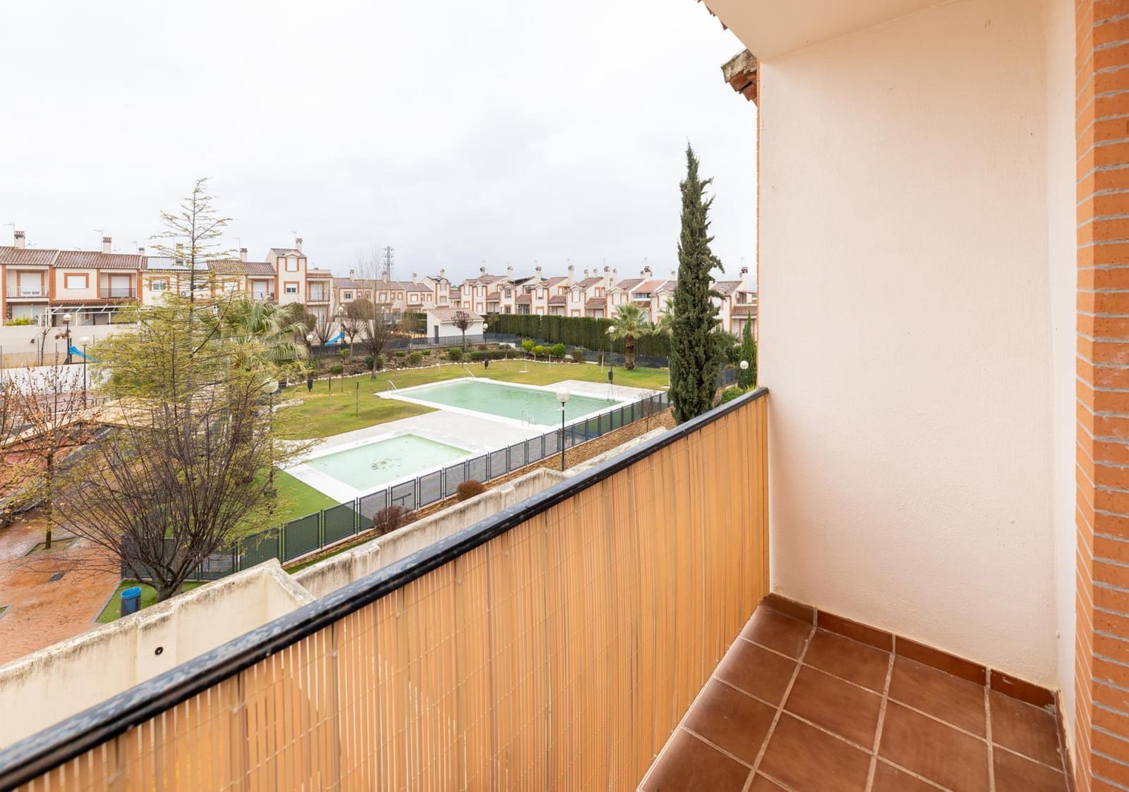 3 makuuhuone Rivitalo myytävänä paikassa Atarfe mukana uima-altaan - 240 000 € (Ref: 9604942)