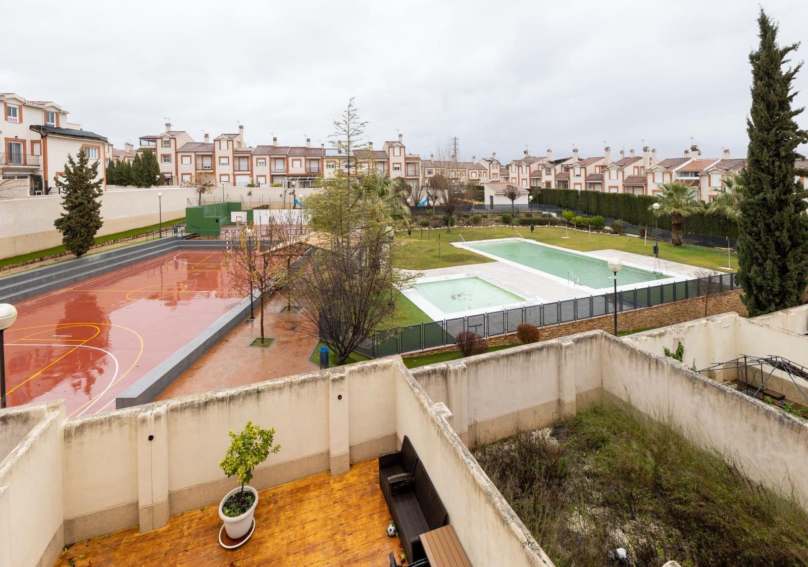 3 makuuhuone Rivitalo myytävänä paikassa Atarfe mukana uima-altaan - 240 000 € (Ref: 9604942)