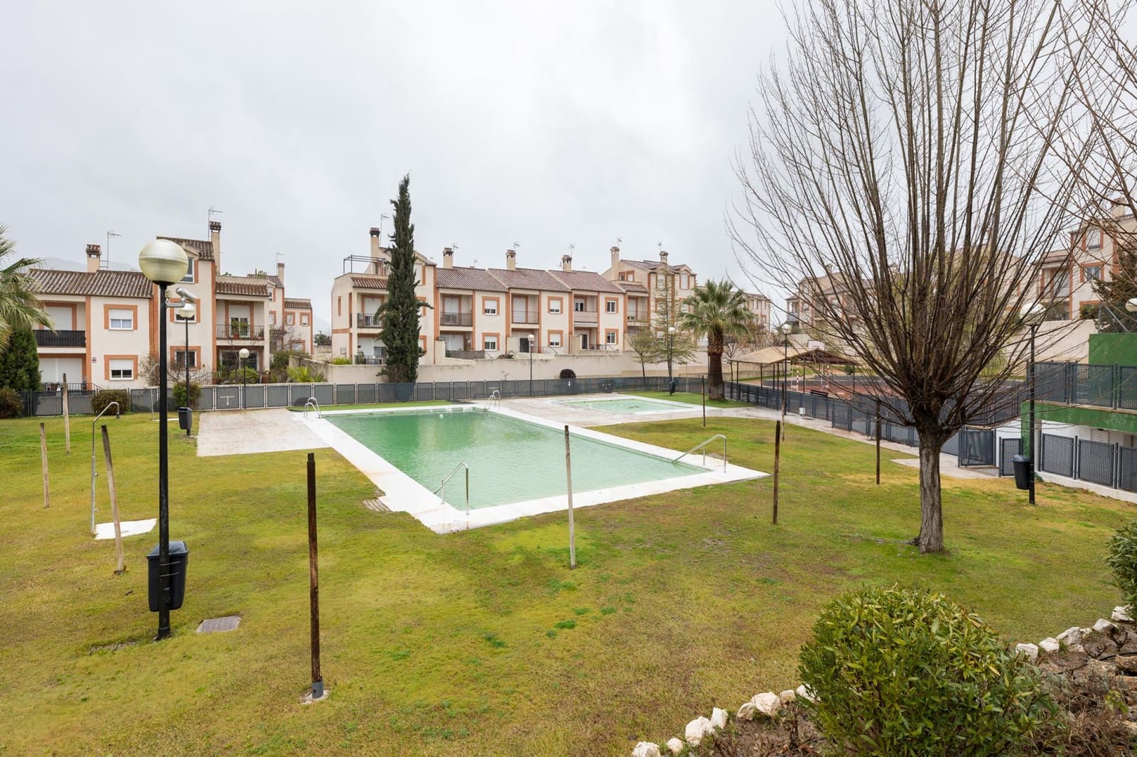 3 makuuhuone Rivitalo myytävänä paikassa Atarfe mukana uima-altaan - 240 000 € (Ref: 9604942)