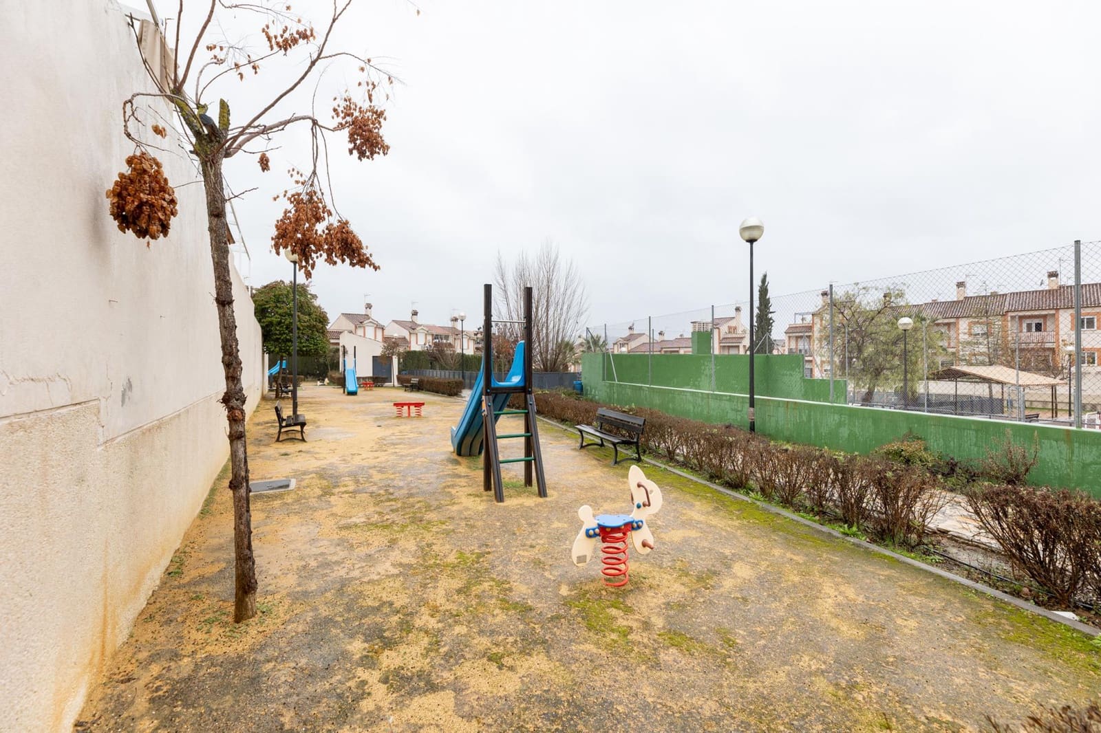 3 makuuhuone Rivitalo myytävänä paikassa Atarfe mukana uima-altaan - 240 000 € (Ref: 9604942)