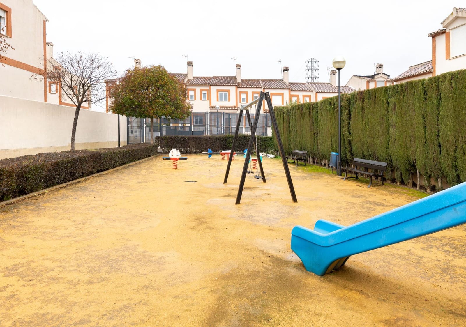 3 makuuhuone Rivitalo myytävänä paikassa Atarfe mukana uima-altaan - 240 000 € (Ref: 9604942)