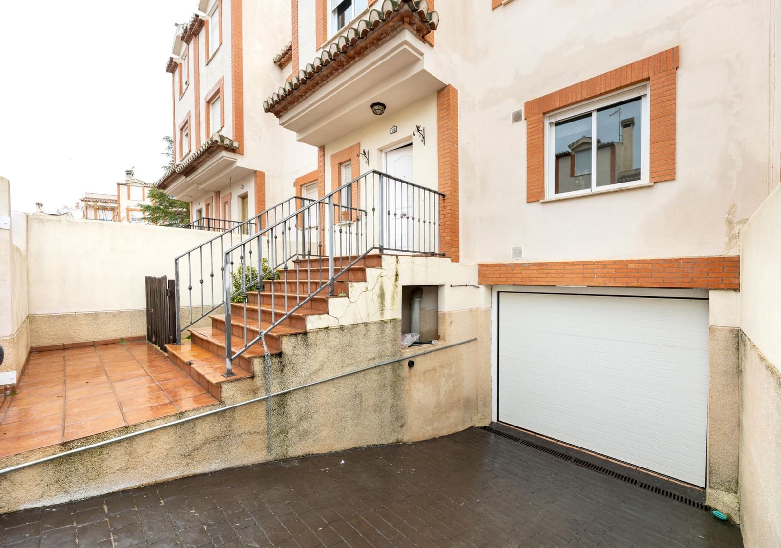 3 makuuhuone Rivitalo myytävänä paikassa Atarfe mukana uima-altaan - 240 000 € (Ref: 9604942)