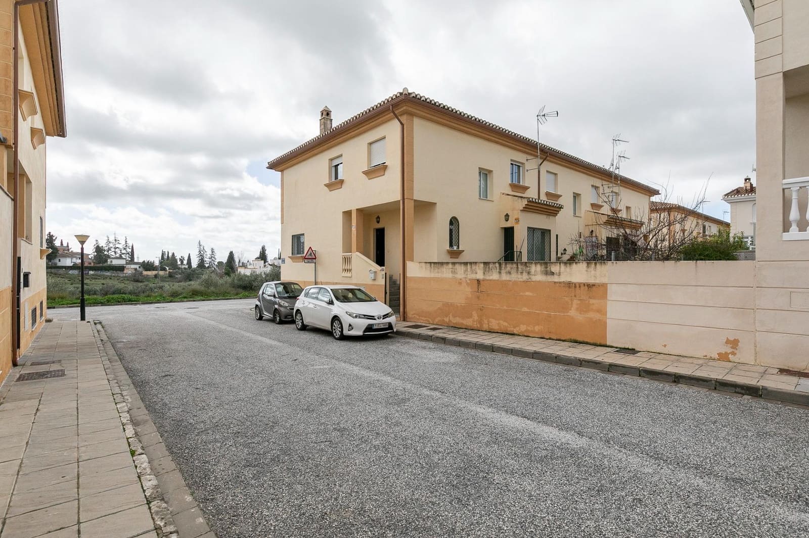 4 chambre Villa/Maison Semi-Mitoyenne à vendre à Albolote avec garage - 308 000 € (Ref: 9611500)