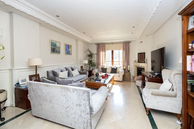 4 soverom Rekkehus til salgs i Carretera de la Sierra, Granada by med svømmebasseng garasje - € 770 000 (Ref: 9615433)