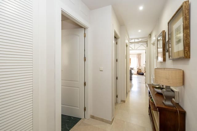 4 soverom Rekkehus til salgs i Carretera de la Sierra, Granada by med svømmebasseng garasje - € 770 000 (Ref: 9615433)