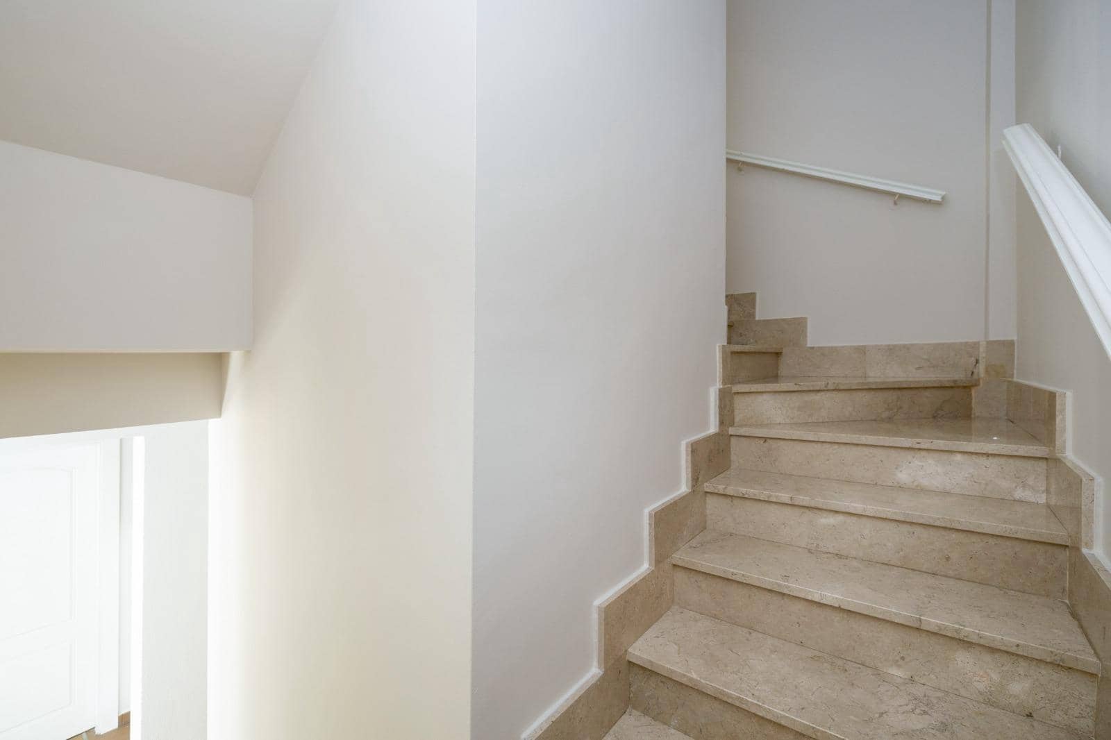 4 soverom Rekkehus til salgs i Granada by med svømmebasseng garasje - € 770 000 (Ref: 9615433)