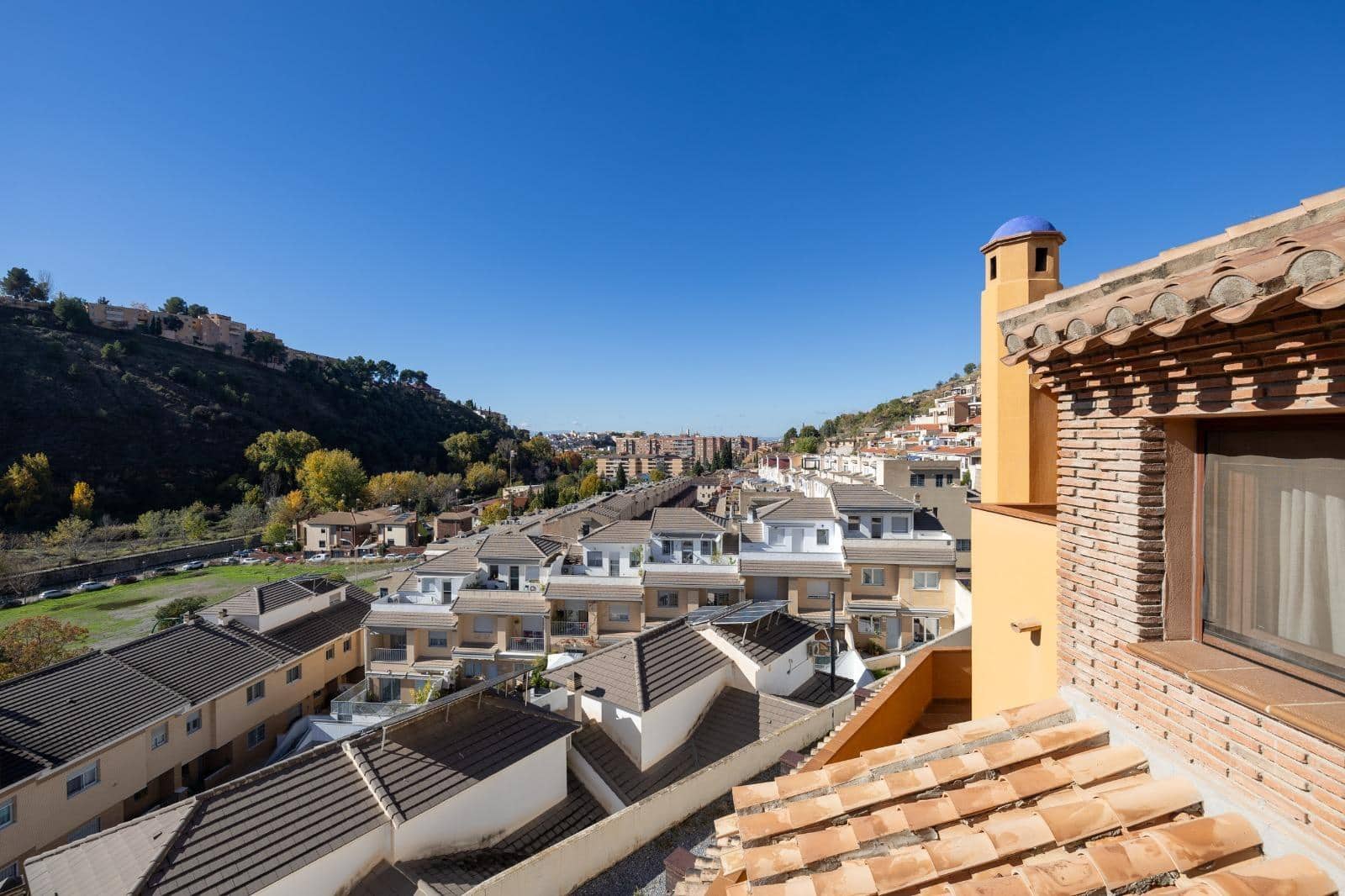 4 soverom Rekkehus til salgs i Granada by med svømmebasseng garasje - € 770 000 (Ref: 9615433)