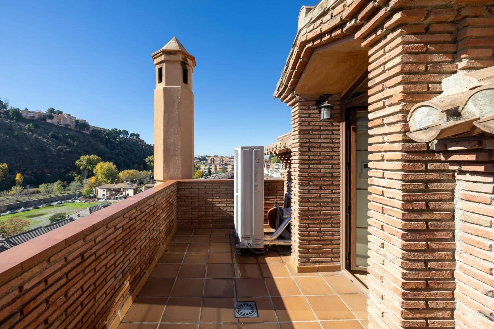 4 soverom Rekkehus til salgs i Granada by med svømmebasseng garasje - € 770 000 (Ref: 9615433)