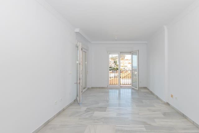 Piso de 3 habitaciones en Rincón de la Victoria en venta con piscina garaje - 390.000 € (Ref: 9615434)