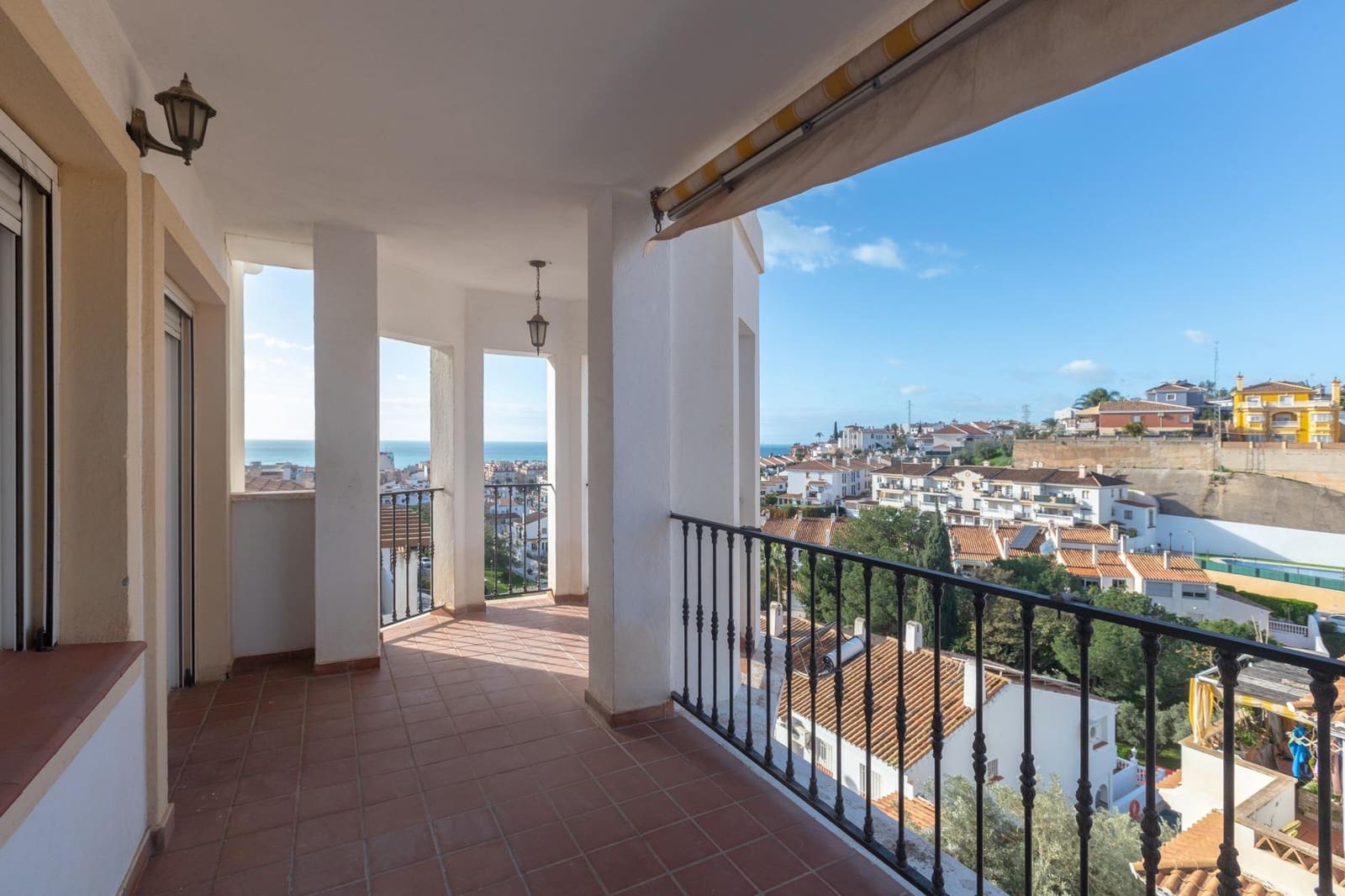 3 bedroom Flat for sale in Rincon de la Victoria with pool garage - € 390,000 (Ref: 9615434)