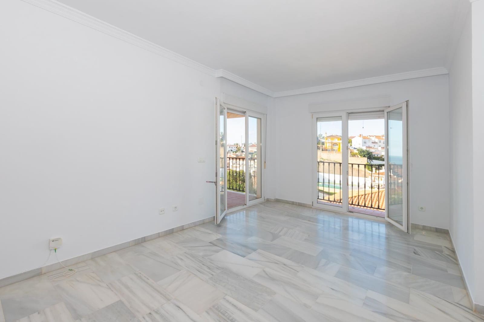 3 bedroom Flat for sale in Rincon de la Victoria with pool garage - € 390,000 (Ref: 9615434)